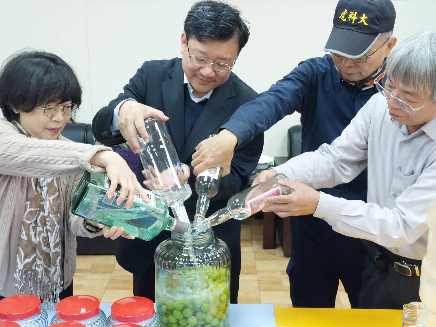 從一棵樹到一杯酒：虎科大植樹成果釀梅酒及推動樹種固碳與儲碳潛力-2.jpg