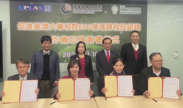 虎科大出席「ESG永續助理管理師認證」簽署儀式-1.jpg